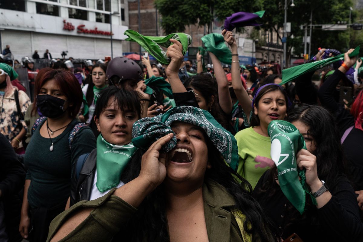 Pro-choice protestors gather in Mexico City, credit NAYELI CRUZ, EL PAÍS